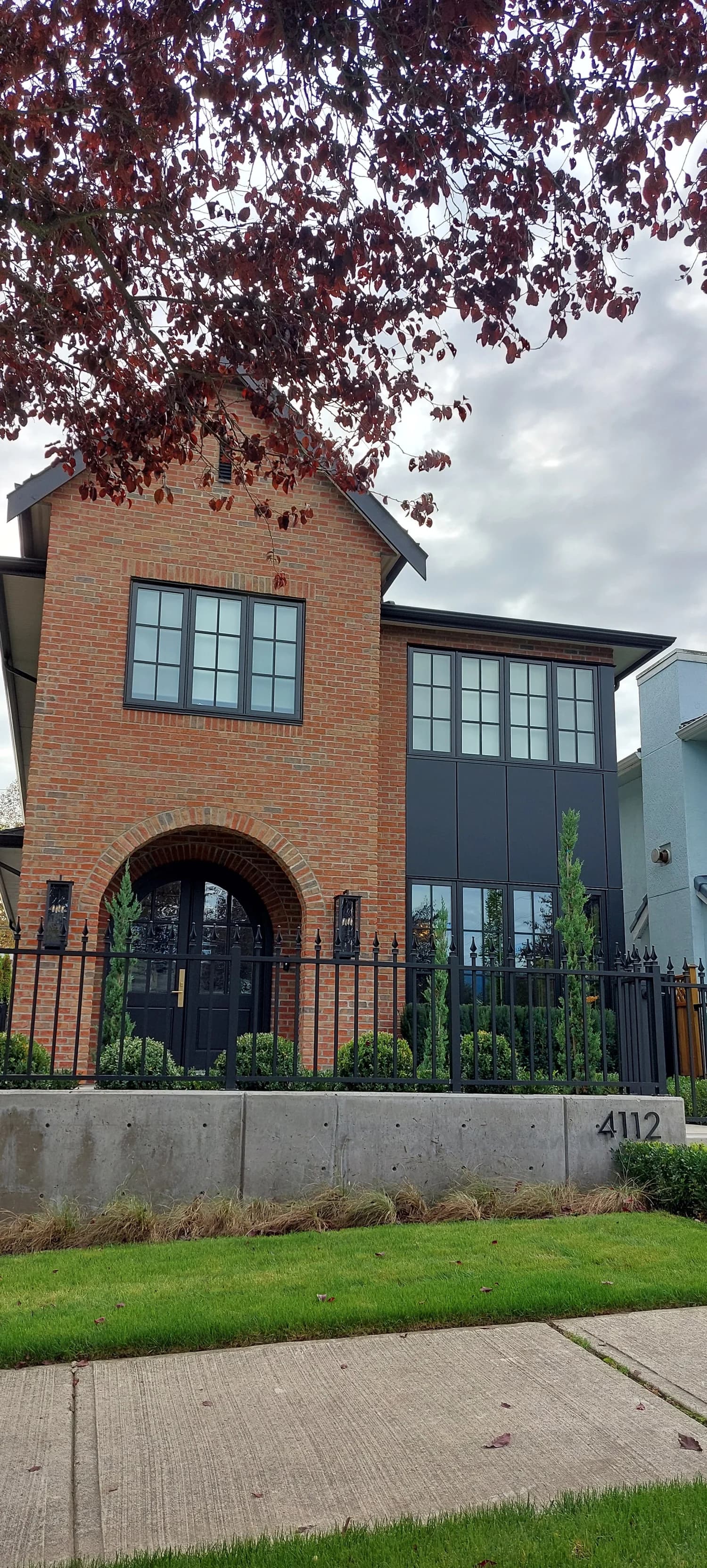 Complete vinyl siding replacement on two-storey home by Tomron Construction in Maple Ridge, BC