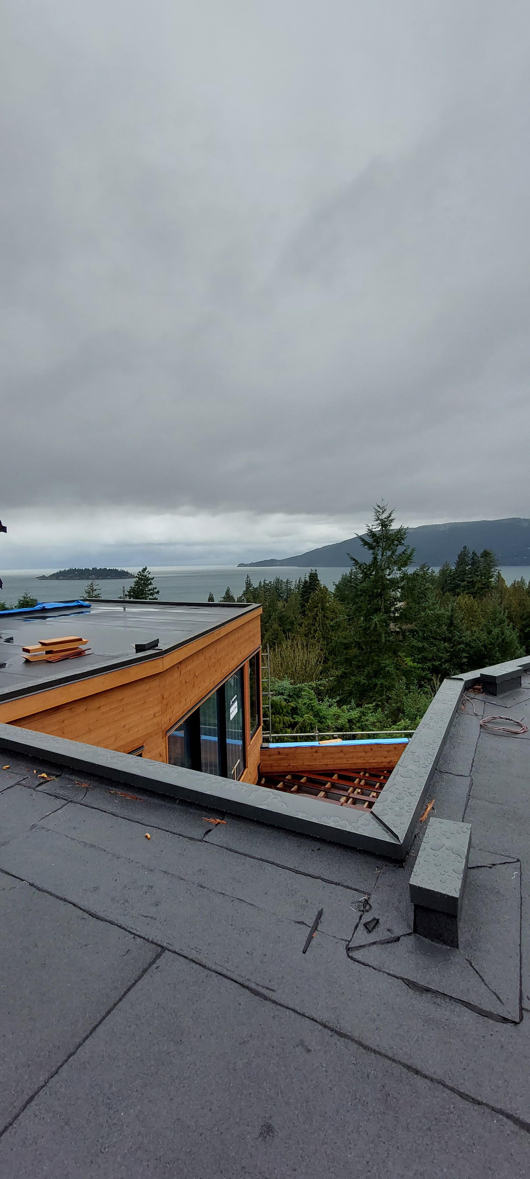 Continuous metal cap flashing on parapet wall by Tomron Construction in Maple Ridge, BC